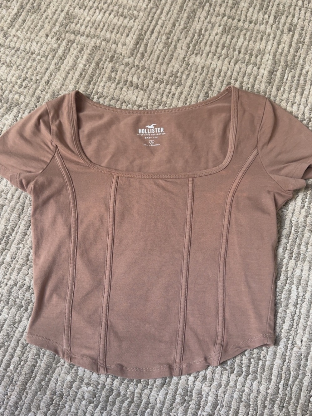 Hollister Scoop Neck Short Sleeve Top in Mauve Brown
